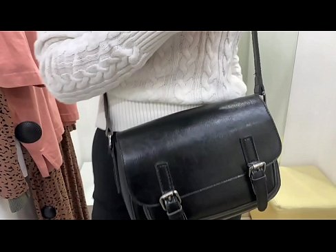 ❤️ Masturbasi publik dari jalang muda FeralBerry dengan dildo di kamar pas ️ Video sialan  di id.camasexys.top ️❤